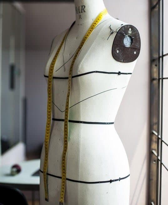 Buste de couture et mètre ruban